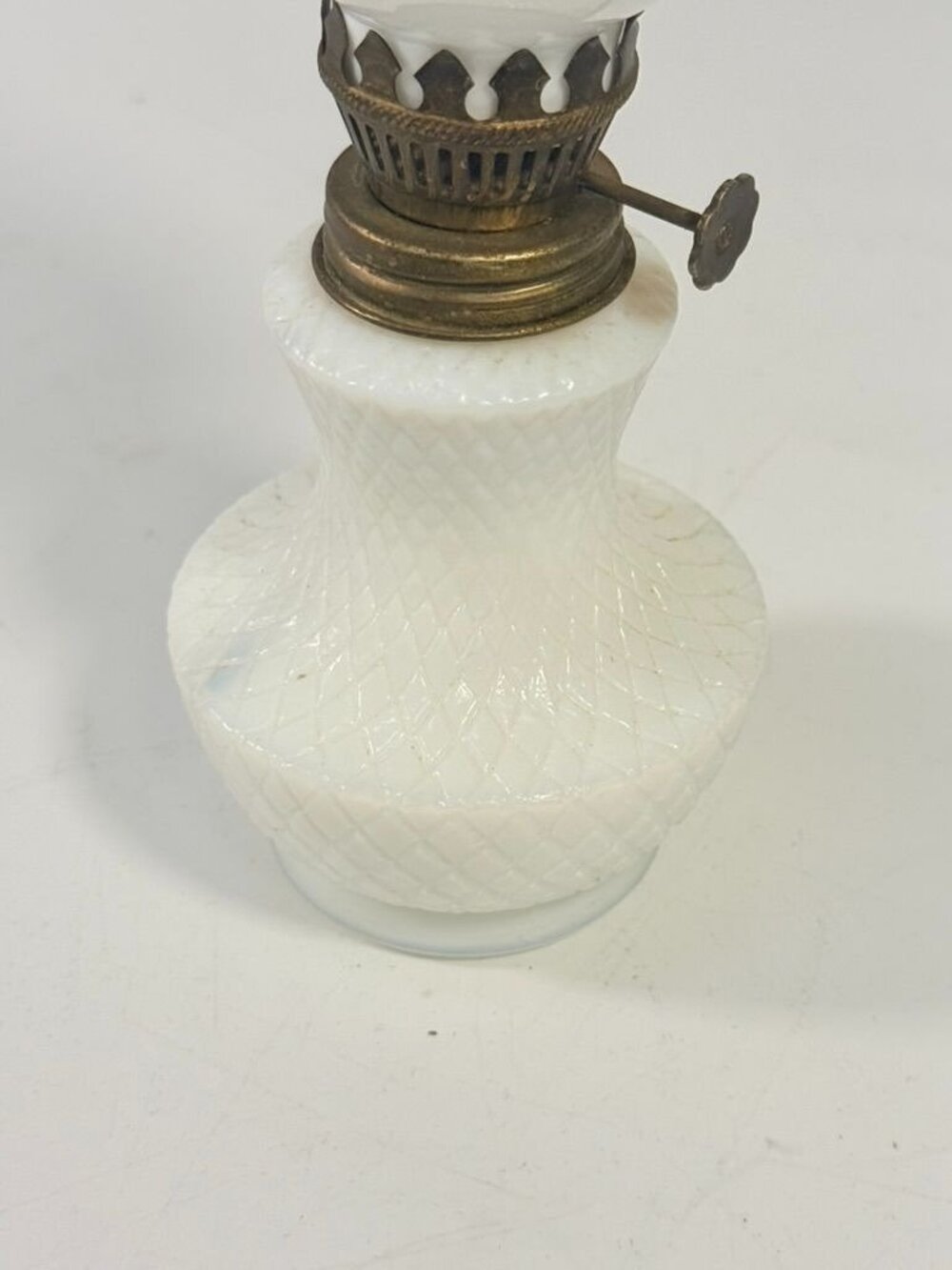 Mini Finger Oil Lamp Milk Glass Shade Chimney Vintage Home Decor Granny Farmhous - Picture 6 of 16